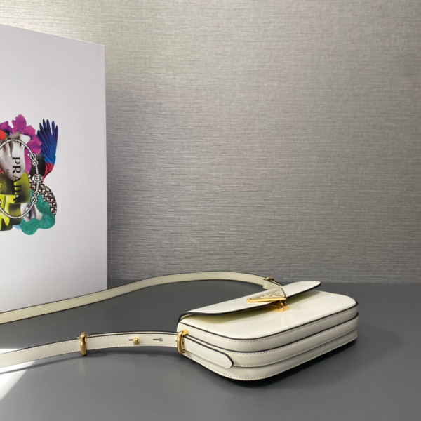 Pra*a patent bag-20.5*10.5*4cm