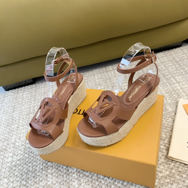 l**is V*t*n heels sandals