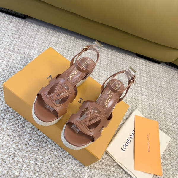 l**is V*t*n heels sandals