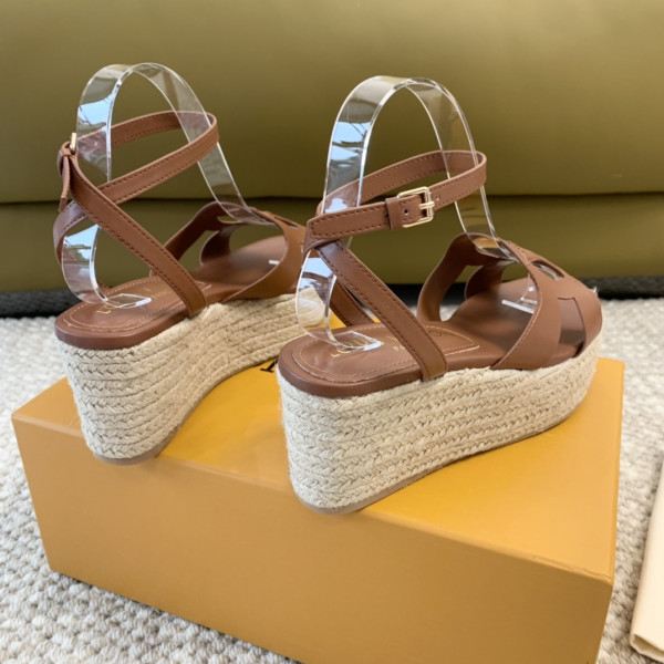 l**is V*t*n heels sandals