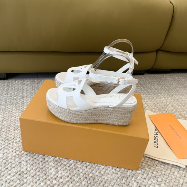 l**is V*t*n heels sandals