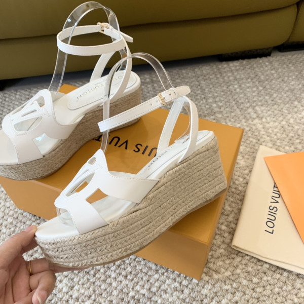l**is V*t*n heels sandals