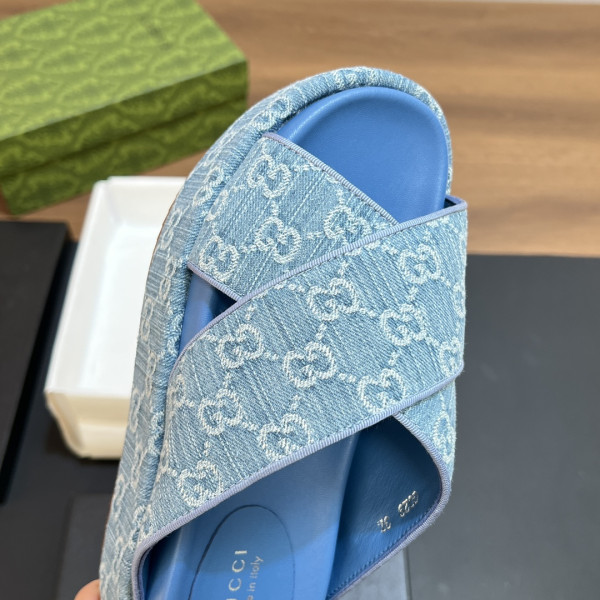 G*u*i slide sandals