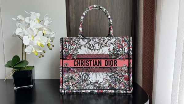 medium D*or book tote-36*18*28cm