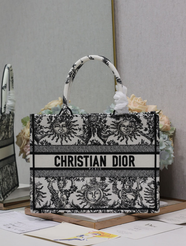 medium D*or book tote-36*18*28cm