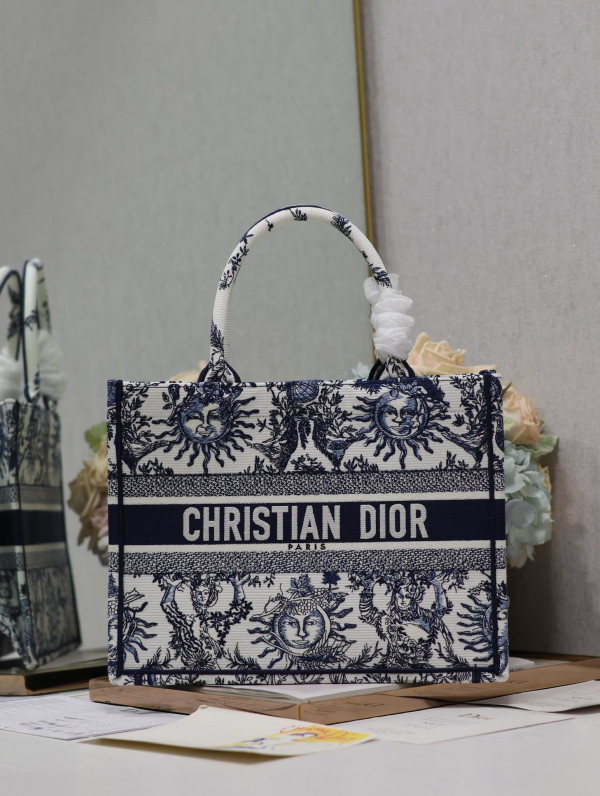 medium D*or book tote-36*18*28cm