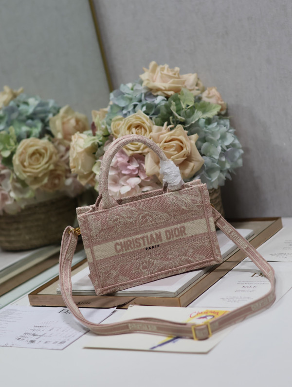 D*or mini book tote-21.5*13*7.5cm