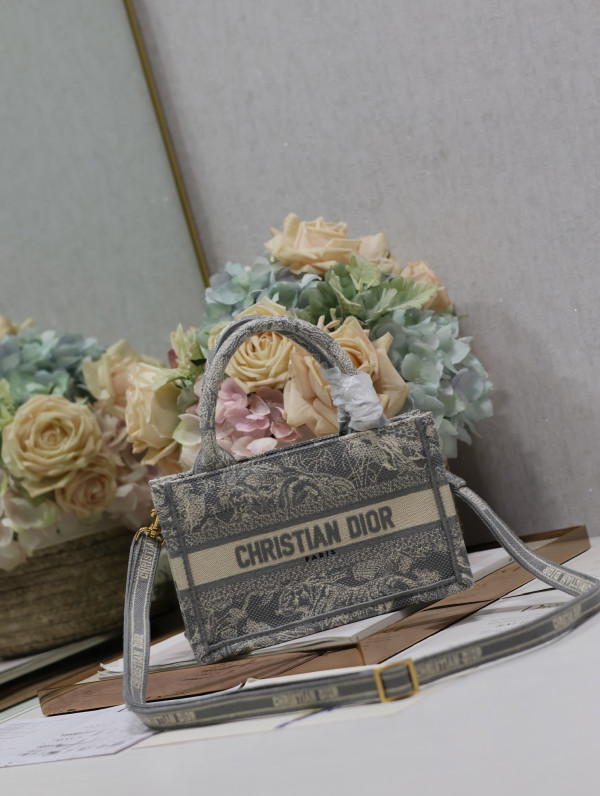 D*or mini book tote-21.5*13*7.5cm