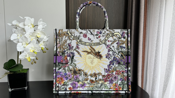 large D*or book tote-42*35*18.5cm