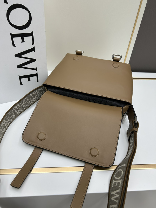 LOEWE messenger bag-24.5*18*10.5cm