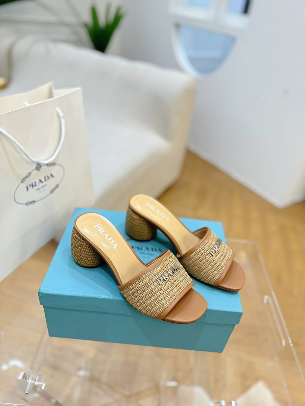 Pra*a sandals