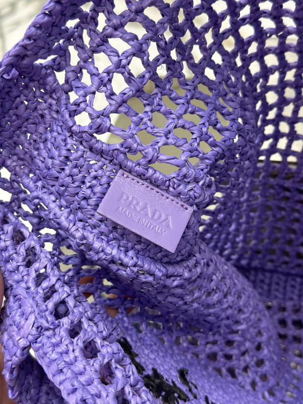 Pra*a crochet tote bag