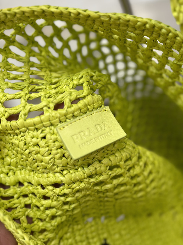Pra*a crochet tote bag