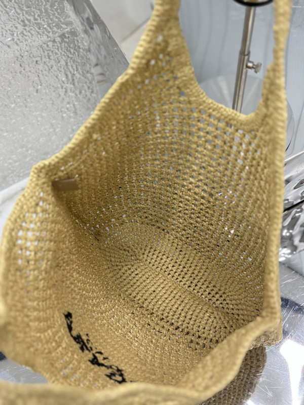 Pra*a crochet tote bag