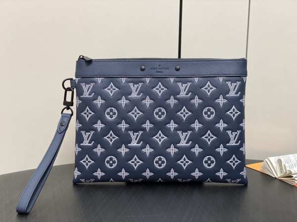 l**is V*t*n pochette to-go-30*21.5*2cm