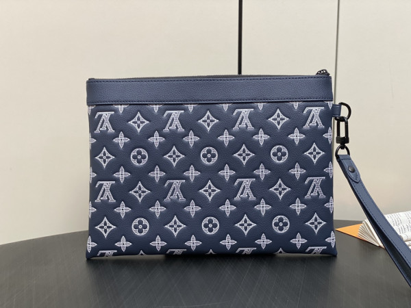l**is V*t*n pochette to-go-30*21.5*2cm