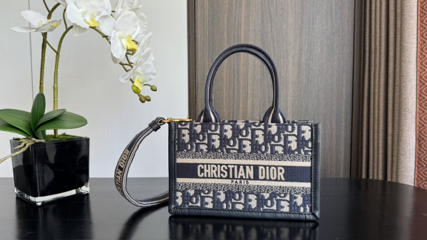 D*or mini book tote-21.5*13*7.5cm