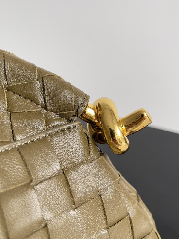 Bo*te*ga ve*ne*ta medium solstice shoulder bag