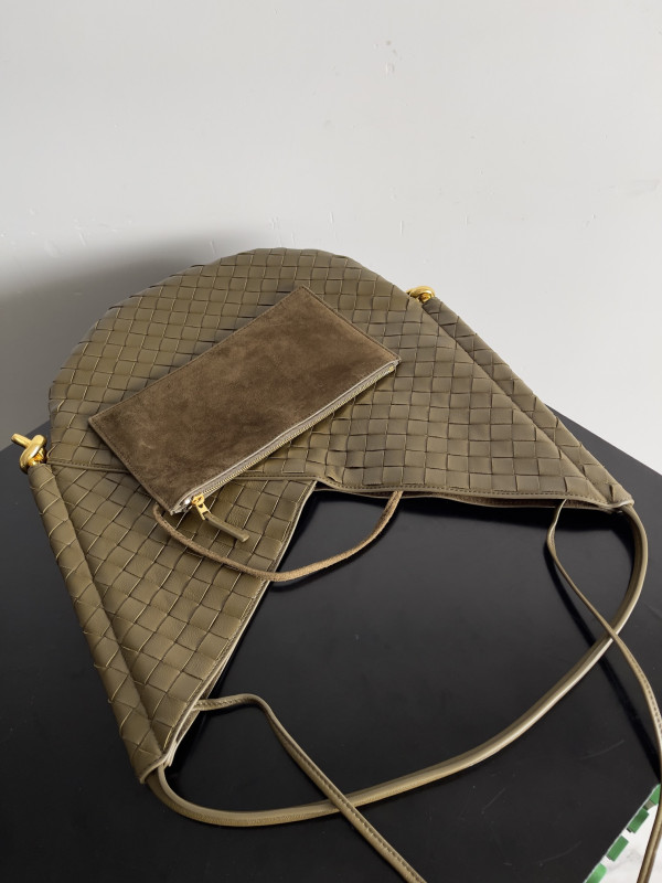 Bo*te*ga ve*ne*ta medium solstice shoulder bag