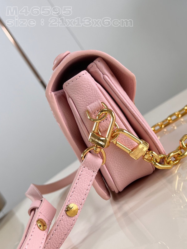 l**is V*t*n pochette metis east west