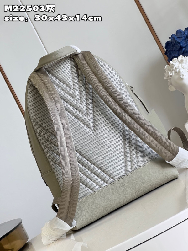 l**is V*t*n takeoff backpack
