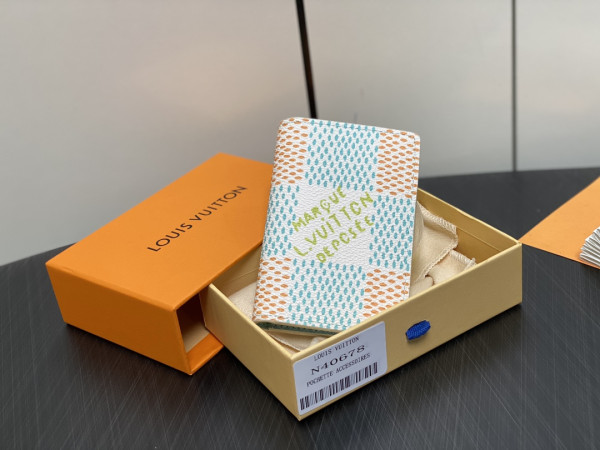 l**is V*t*n pocket organizer-7.5*11.1*1 cm