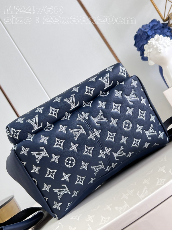 l**is V*t*n discovery backpack-29*38*20cm