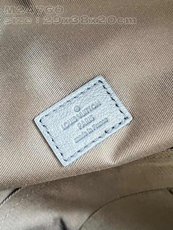 l**is V*t*n discovery backpack-29*38*20cm