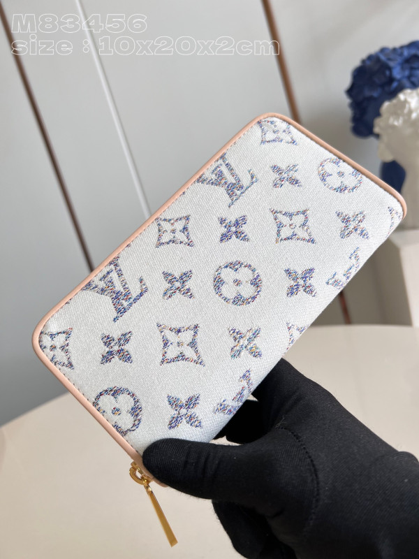 l**is V*t*n zippy wallet-10*20*2 cm