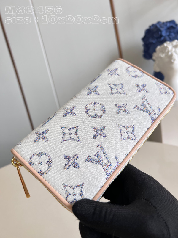 l**is V*t*n zippy wallet-10*20*2 cm
