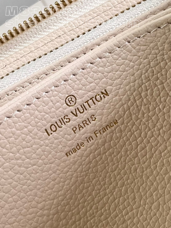 l**is V*t*n zippy wallet-10*20*2 cm