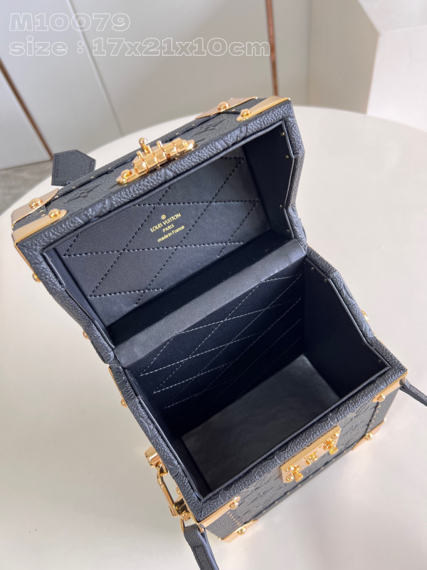l**is V*t*n camera box monogram canvas