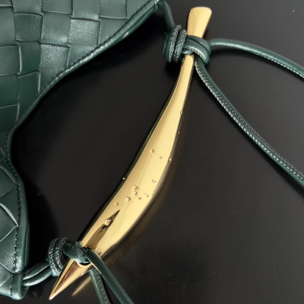 Bo*te*ga ve*ne*ta mini sardine top handle bag
