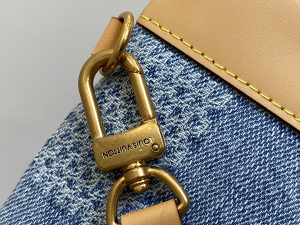 l**is V*t*n pochette to-go-30*21.5*2cm