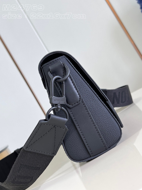 l**is V*t*n takeoff messenger pm-22*16.5*7cm