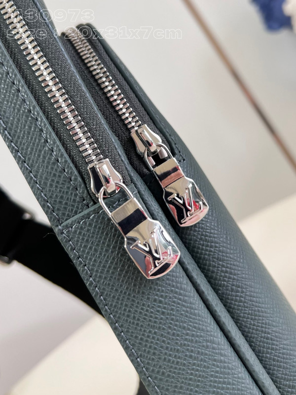 l**is V*t*n avenue slingbag nm-31*20*7cm