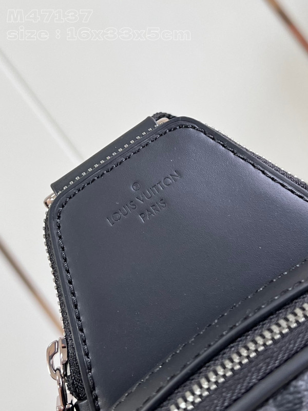 l**is V*t*n avenue slingbag-16*33*5.7cm