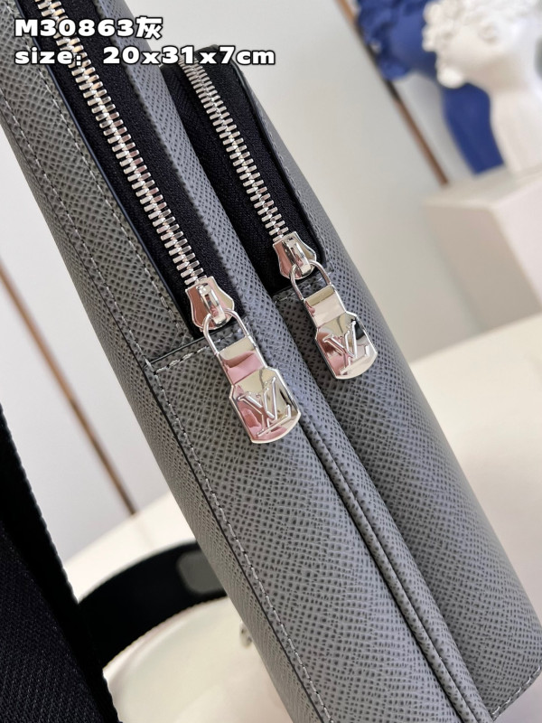 l**is V*t*n avenue slingbag nm-31*20*7cm