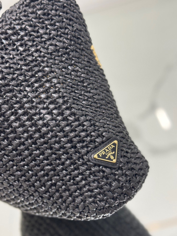 Pra*a crochet tote bag