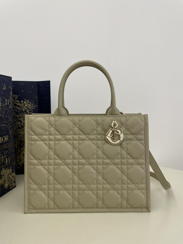 medium D*or book tote-36.5*28*17.5cm