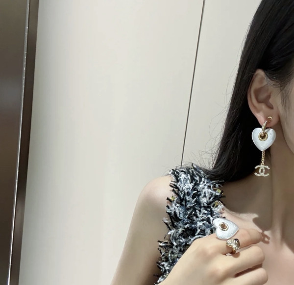 CL EARRINGS
