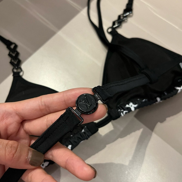 l**is V*t*n swimsuit