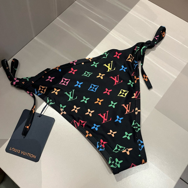 l**is V*t*n swimsuit