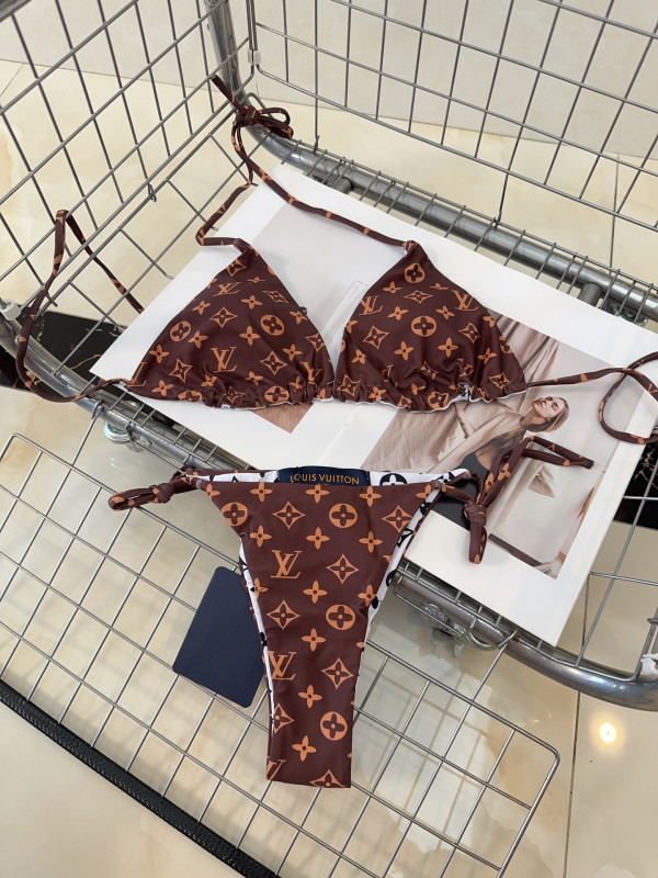 l**is V*t*n swimsuit