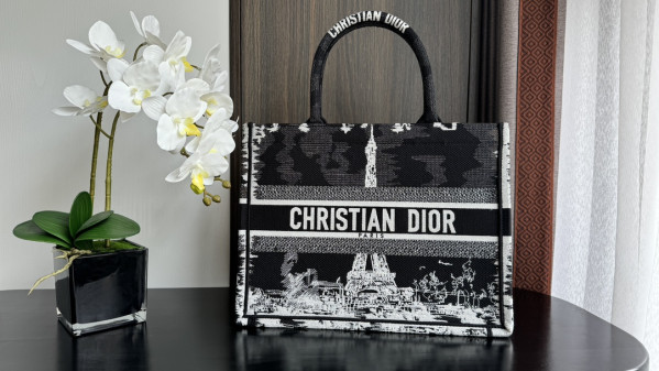 medium D*or book tote-36*18*28cm