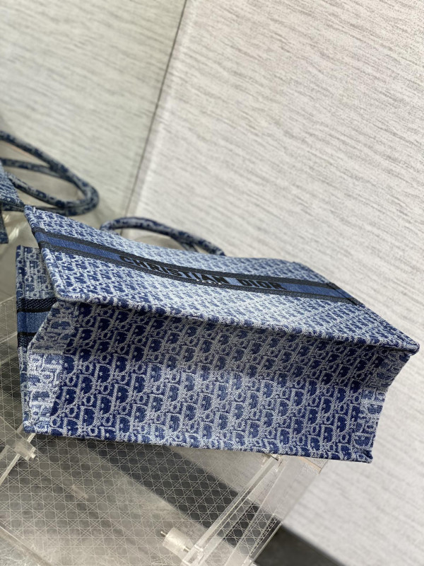 large D*or book tote-42*35*18.5cm