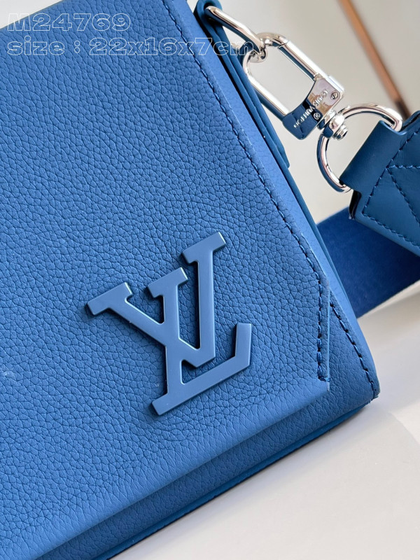 l**is V*t*n takeoff messenger pm-22*16.5*7cm