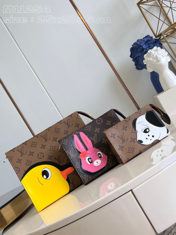 l**is V*t*n trio toilet pouch-25*20*5.5cm