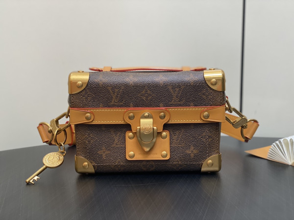 l**is V*t*n soul trunk-19*15*7cm