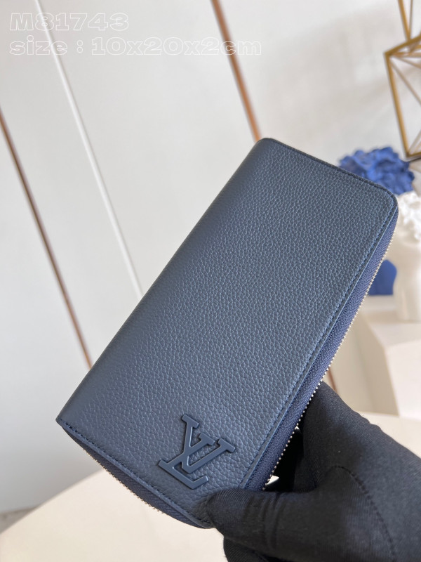 l**is V*t*n zippy wallet-10*20*2 cm